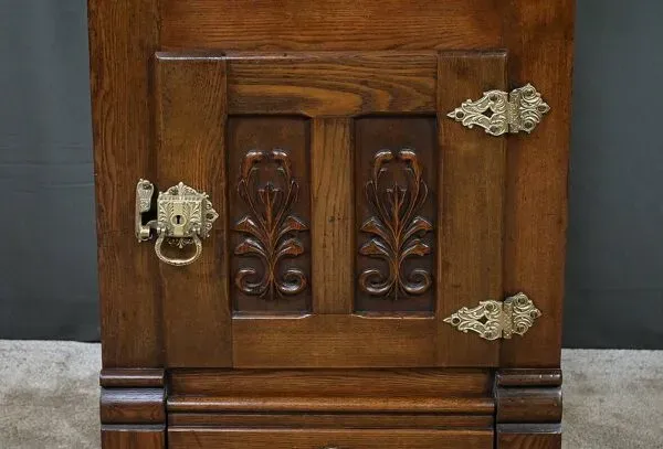 Illustration numéro 3 du produit Petite Glacière en Chêne – Début XXe