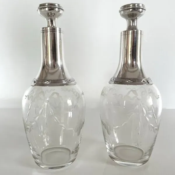 Illustration numéro 3 du produit Paire de carafes en cristal et argent - début du XXe siècle