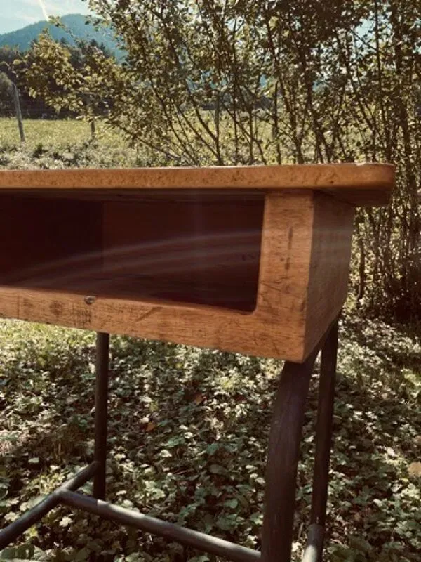 Illustration numéro 3 du produit Pupitre d'écolier