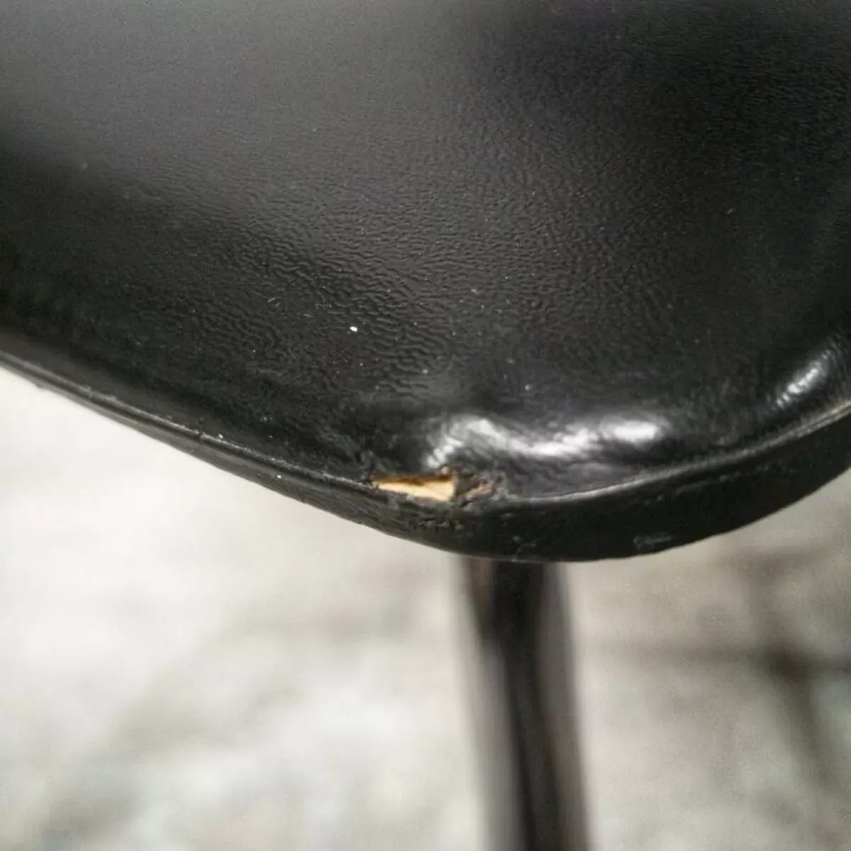 Illustration numéro 3 du produit Chaise vintage Soudexvinyl