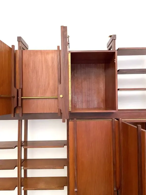 Illustration numéro 3 du produit Bibliothèque en teck, noyer et laiton, Italie, années 1960