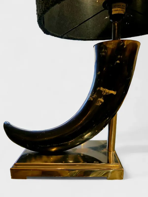 Illustration numéro 3 du produit Lampe brutaliste en corne de vache