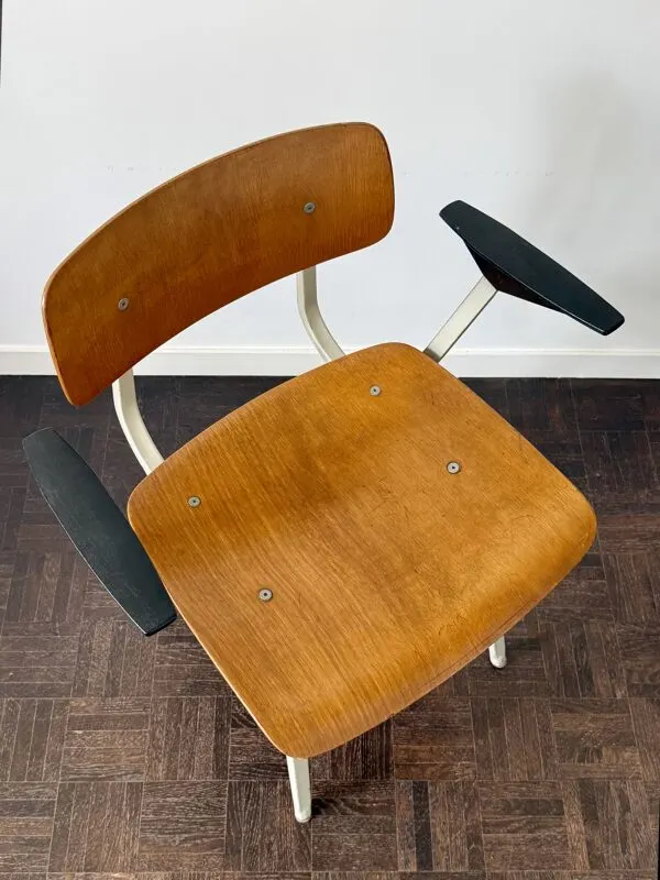 Illustration numéro 3 du produit Chaise vintage design Friso Kramer modèle Revolt accoudoirs