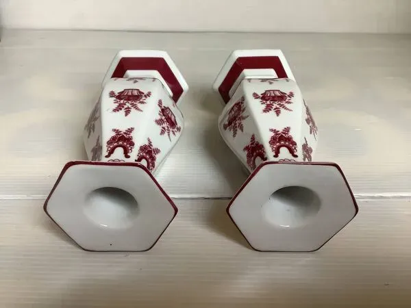 Illustration numéro 3 du produit Paire de bougeoirs hexagonaux bordeaux