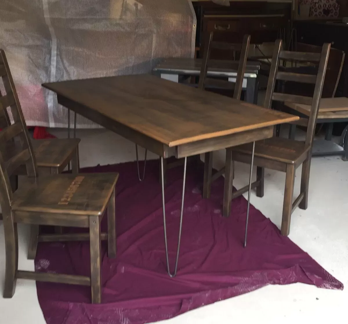 Illustration numéro 3 du produit Ensemble table et chaises