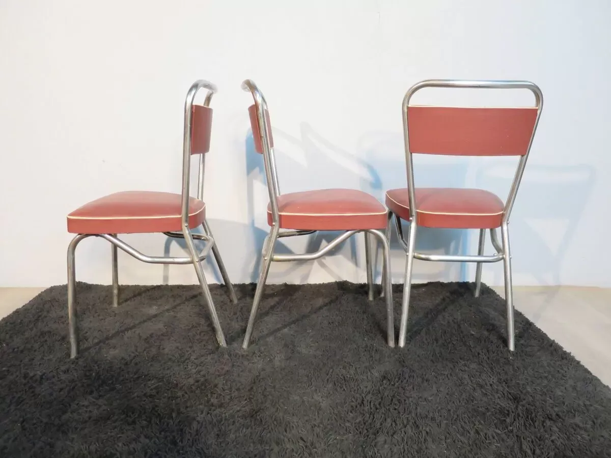 Illustration numéro 3 du produit set de 3 chaises industrielles skai bordeaux
