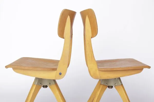 Illustration numéro 3 du produit Paire de chaises pivotantes vintage Casala, années 1970, en hêtre industriel allemand.