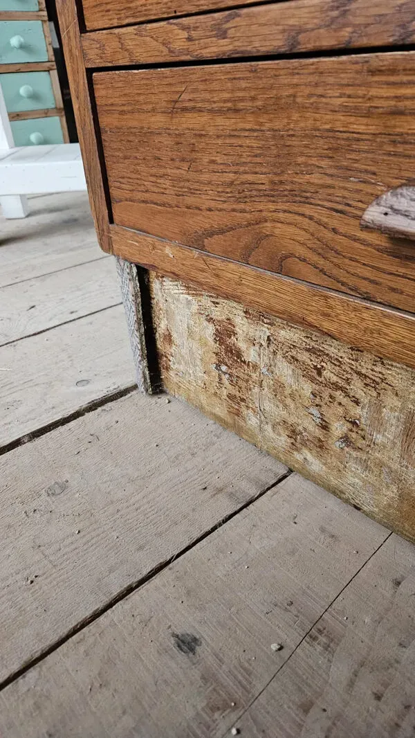 Illustration numéro 3 du produit Meuble de métier à tiroirs