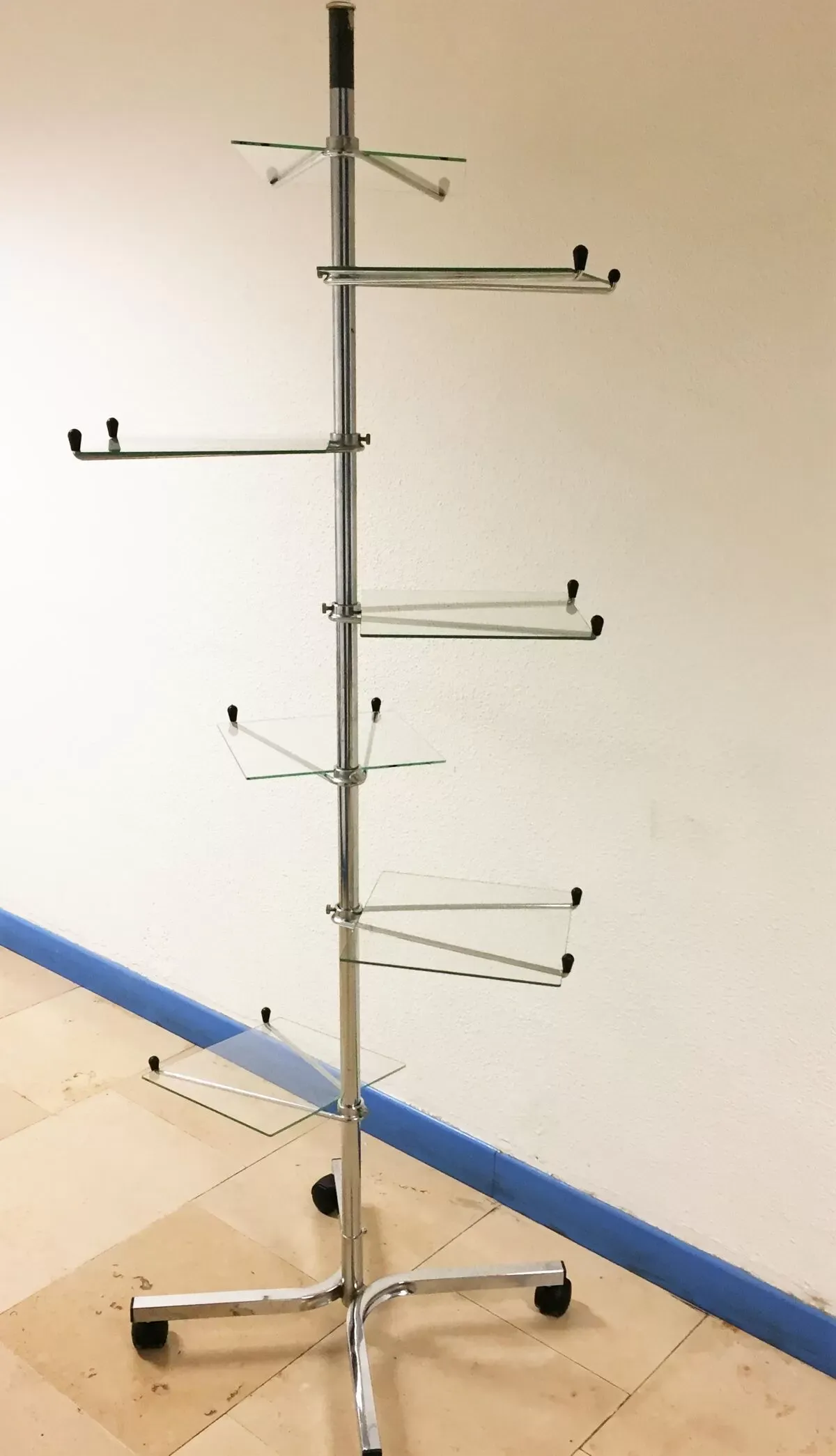 Illustration numéro 3 du produit Présentoir étagères Art Déco