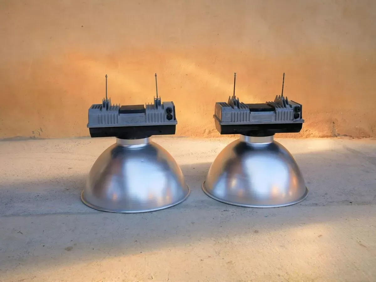 Illustration numéro 3 du produit Paire de suspensions industrielles par Mazda