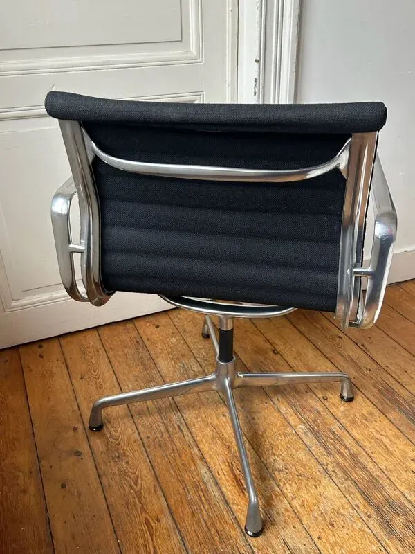 Illustration numéro 3 du produit Vitra conference ea108, poli noir