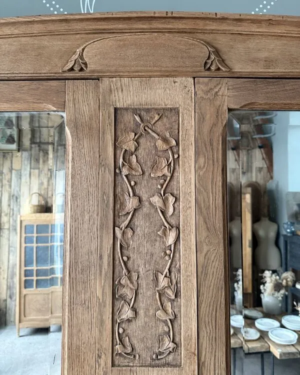 Illustration numéro 3 du produit Grande armoire Art Nouveau en chêne massif (rénovée)