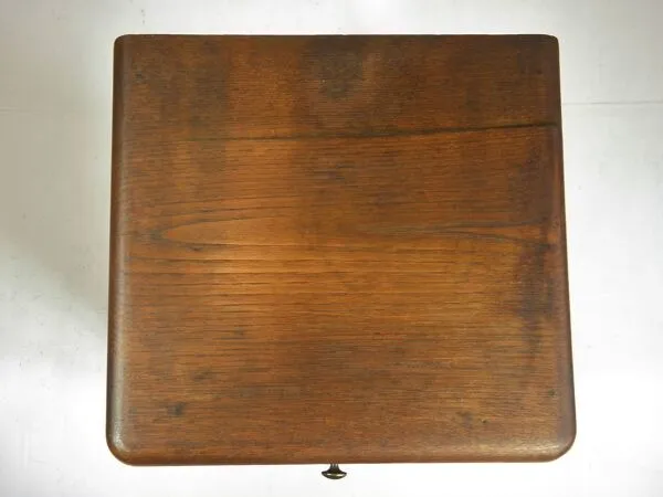 Illustration numéro 3 du produit Petit meuble d'appoint , chevet années 20