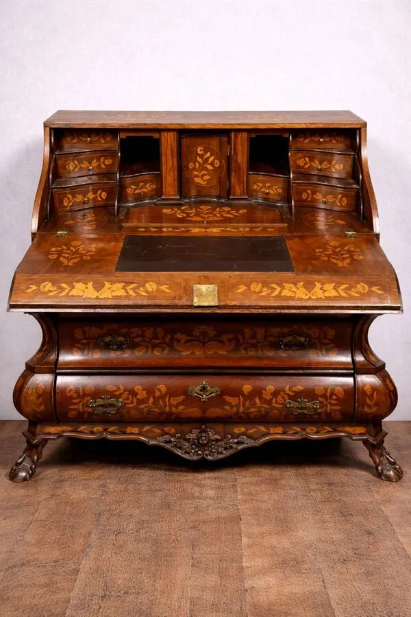 Illustration numéro 3 du produit Important commode sciban galbée Hollandaise époque Louis XV, en marqueterie