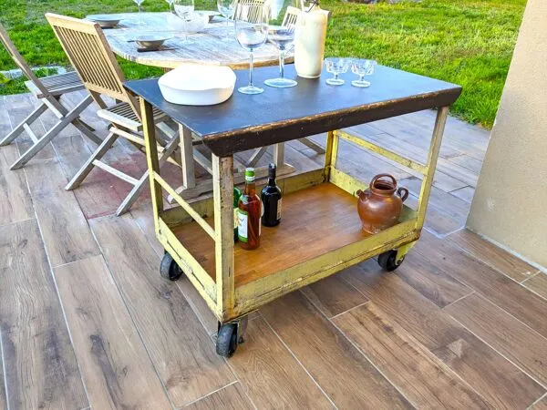 Illustration numéro 3 du produit Chariot d’atelier Renault années 50, esprit industriel et patine d’origine