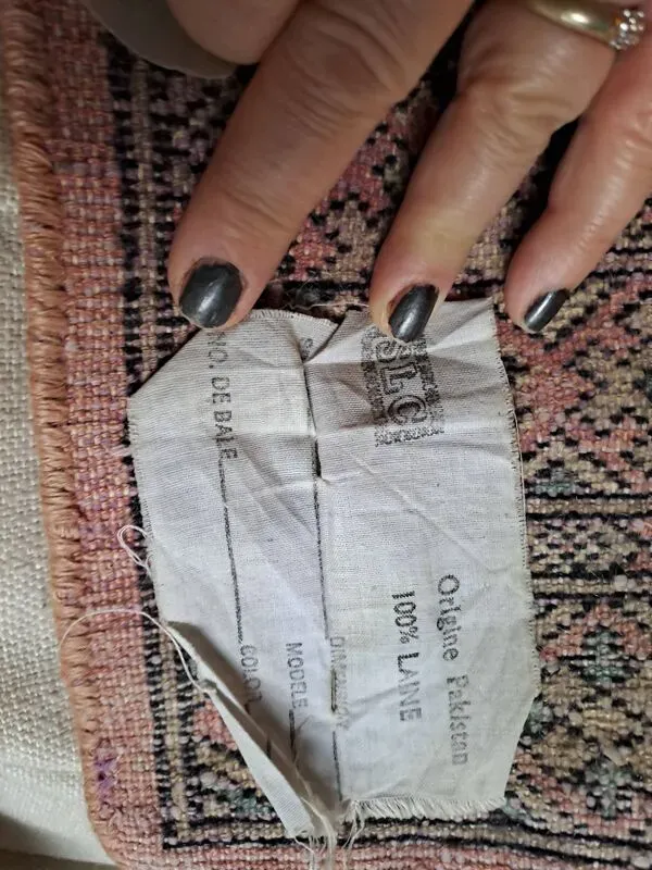 Illustration numéro 3 du produit Tapis en laine fait main de style oriental rectangulaire Pakistan 1990 vintage rose gris