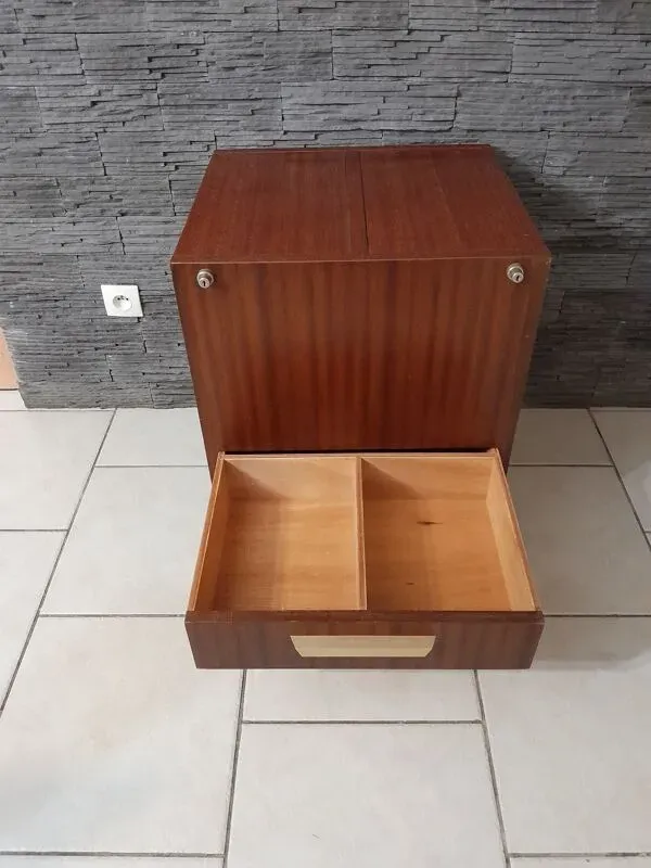 Illustration numéro 3 du produit Meuble de métier range dossier bureau teck vintage caisson médecin