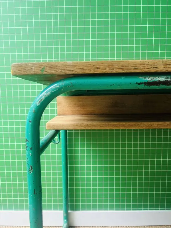 Illustration numéro 3 du produit Bureau d'écolier vintage