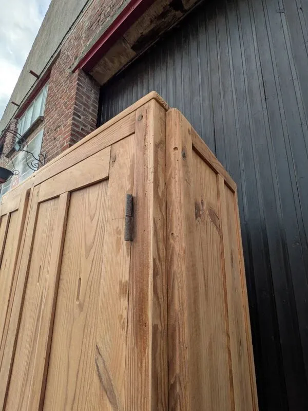 Illustration numéro 3 du produit Vestiaire en bois