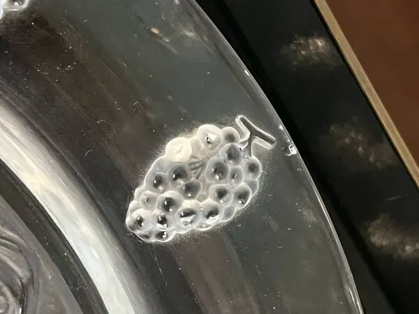 Illustration numéro 3 du produit Plat en verre Lalique