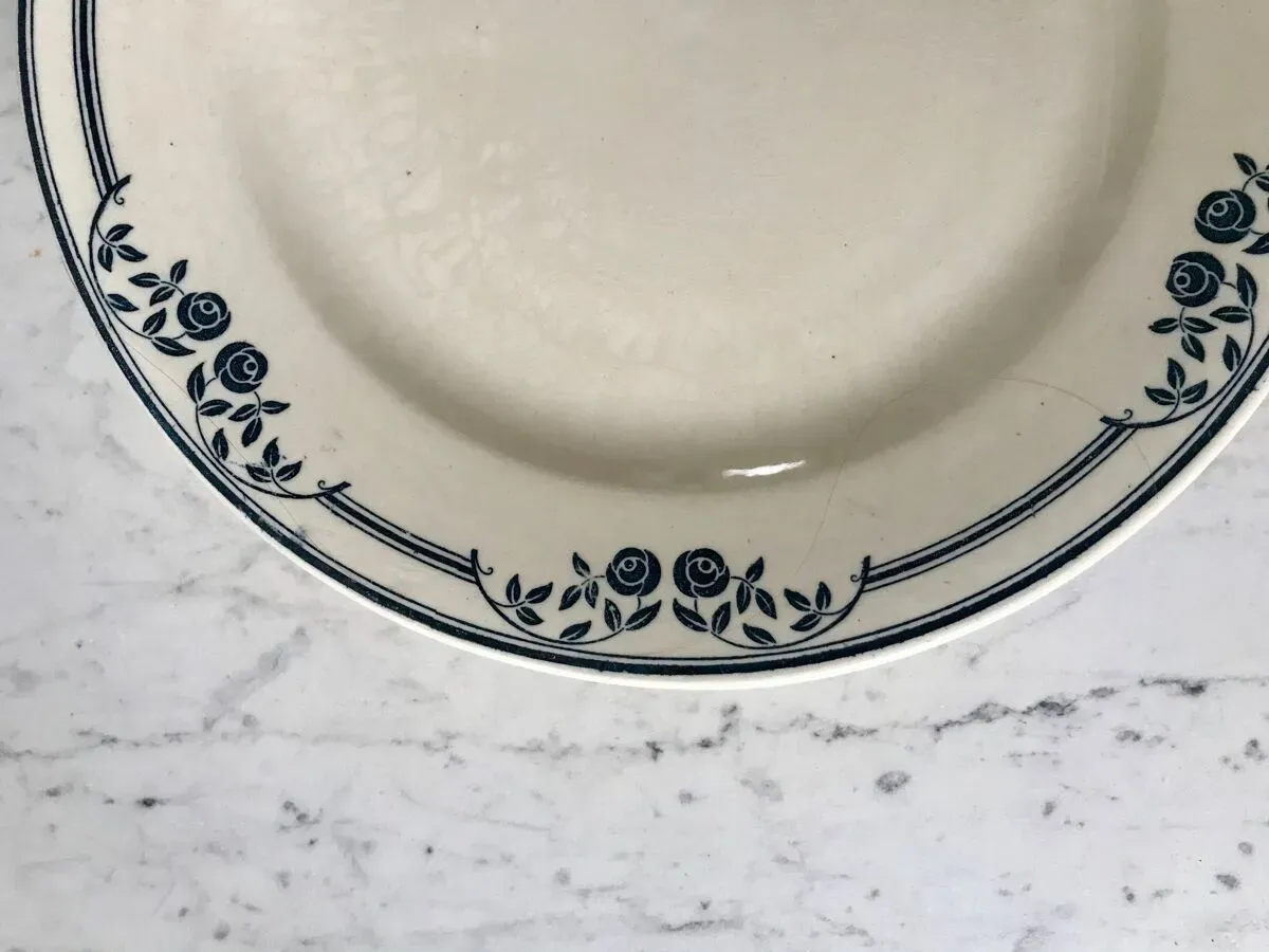 Illustration numéro 3 du produit Plat de service Terre de Fer modèle ''Saussure