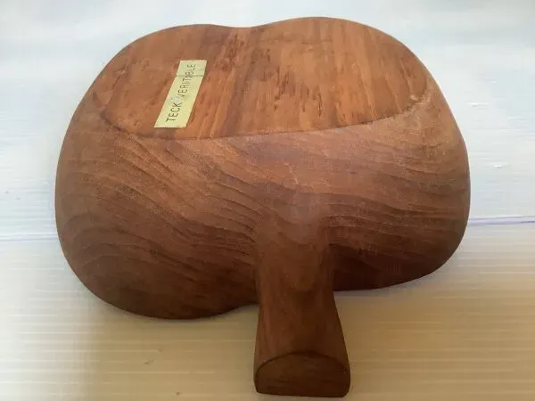 Illustration numéro 3 du produit Coupelle forme de pomme en teck