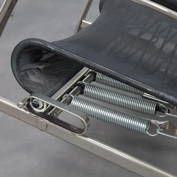 Illustration numéro 3 du produit Fauteuil avec repose-pieds par Tecta, années 1990.