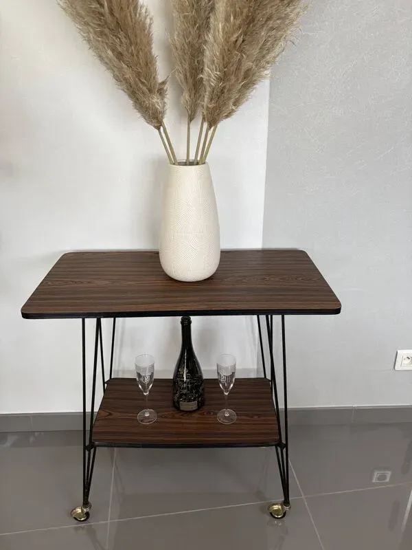 Illustration numéro 3 du produit Table d'Appoint- Desserte Vintage à Roulettes - Style années 50/60