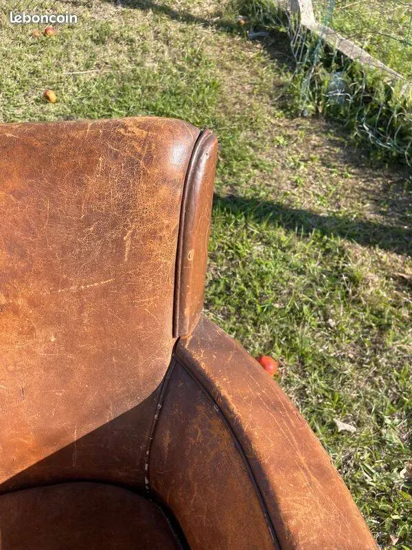 Illustration numéro 3 du produit Fauteuil club en cuir années 30