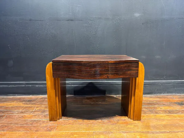 Illustration numéro 3 du produit Table d’appoint en bois massif – Charme vintage et élégance intemporel