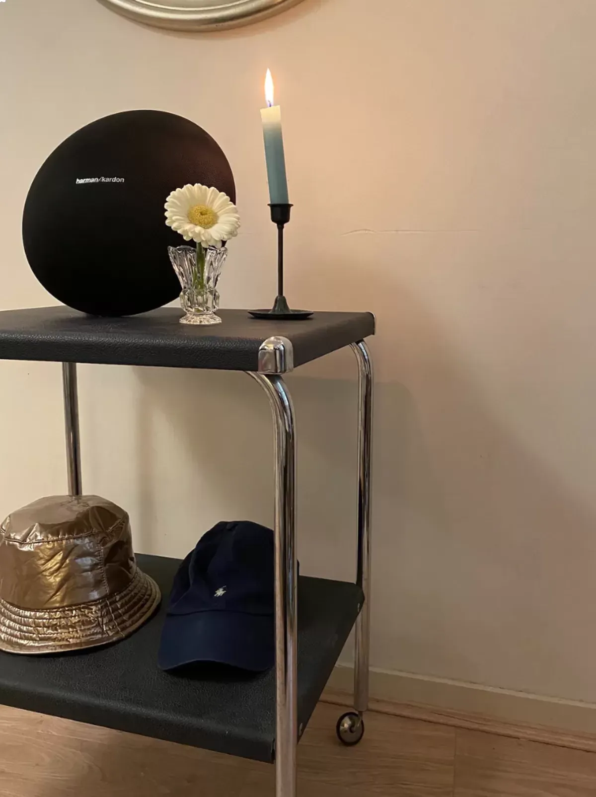 Illustration numéro 3 du produit Desserte chromée