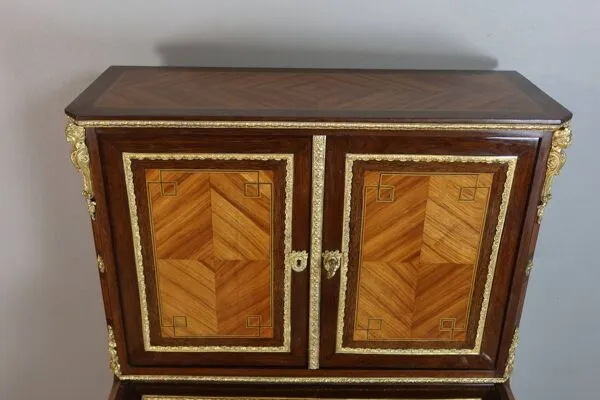 Illustration numéro 3 du produit bureau