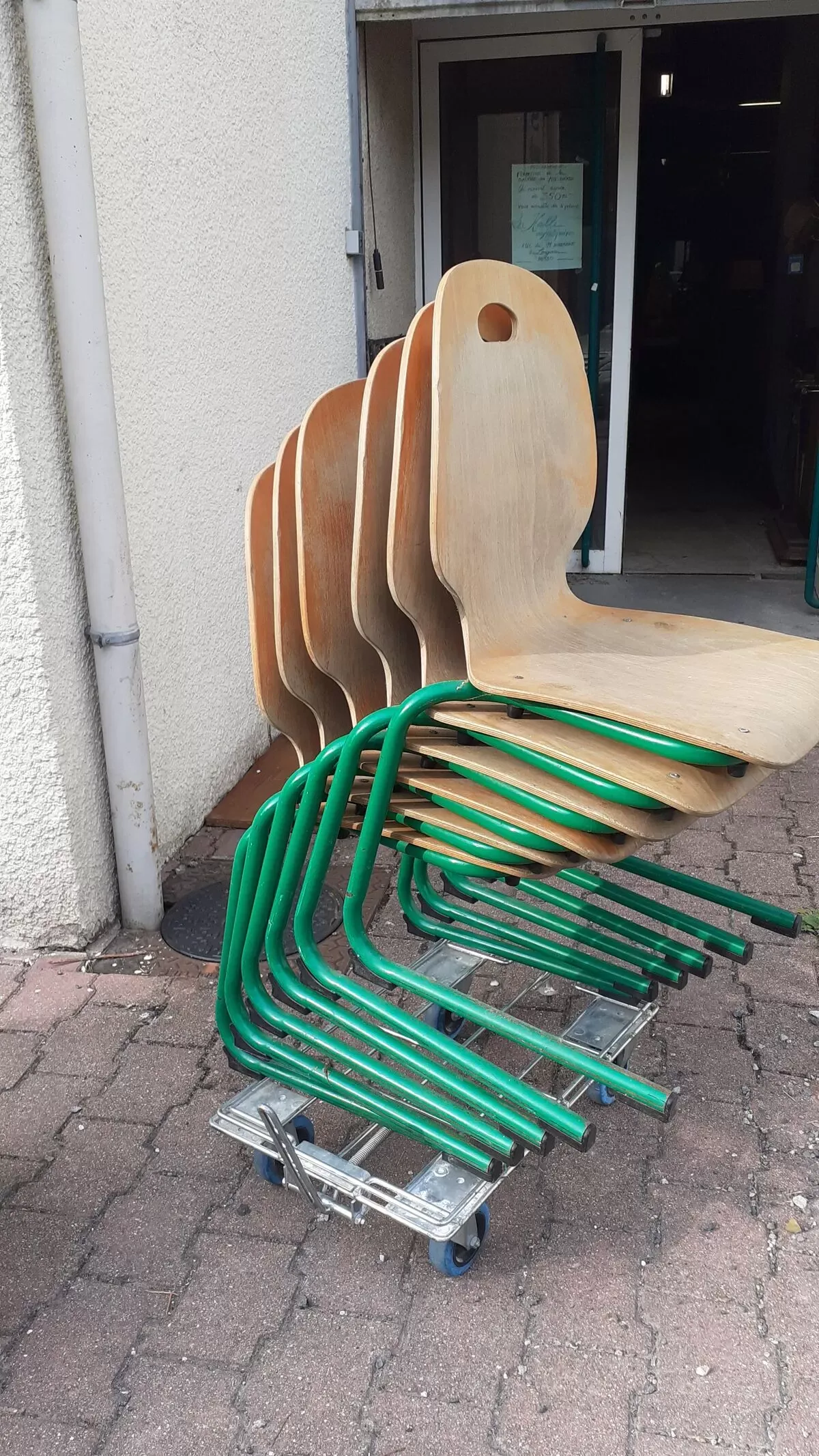 Illustration numéro 3 du produit Chaises d'école lot de 6