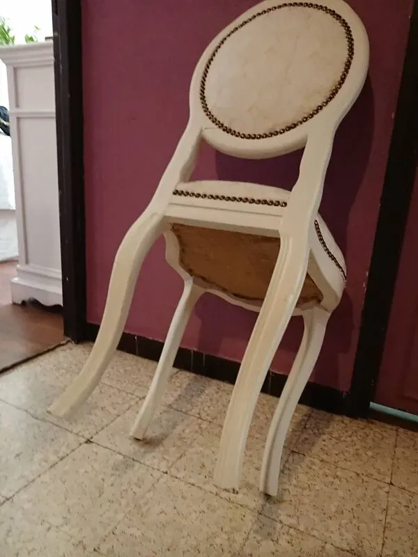 Illustration numéro 3 du produit Chaise médaillon style baroque restaurée tissu neuf jacquard  REF: 2021010203