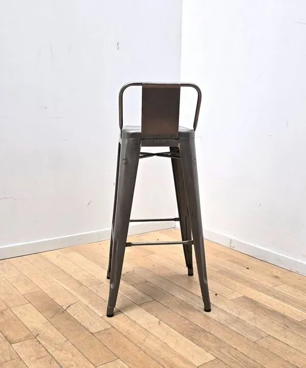 Illustration numéro 3 du produit Suite de 4 chaises de bar, Tolix