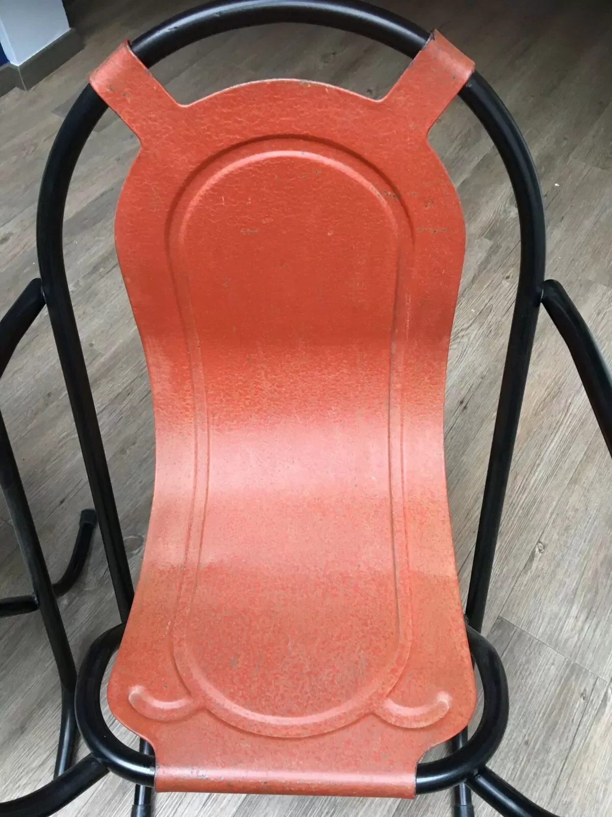 Illustration numéro 3 du produit Paire de fauteuils en fer