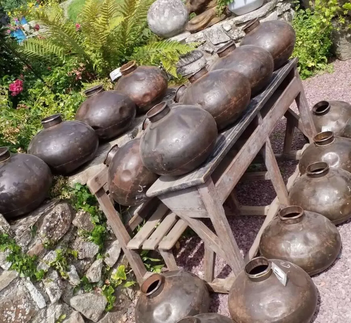 Illustration numéro 3 du produit Vase en tôle