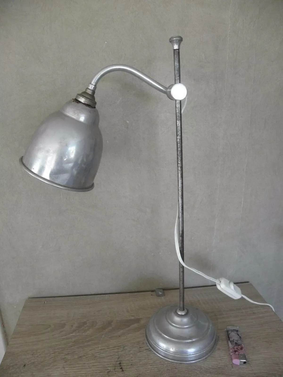 Illustration numéro 3 du produit Lampe de bureau période industrielle