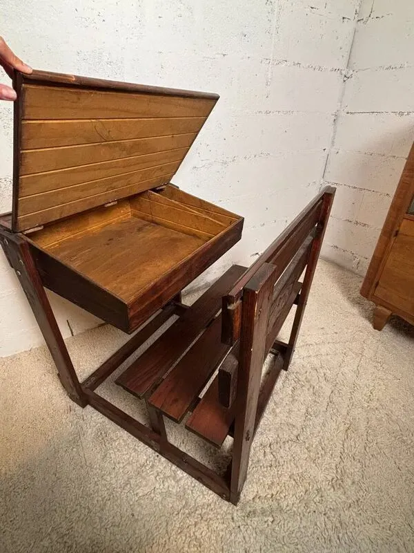 Illustration numéro 3 du produit Bureau d’écolier vintage