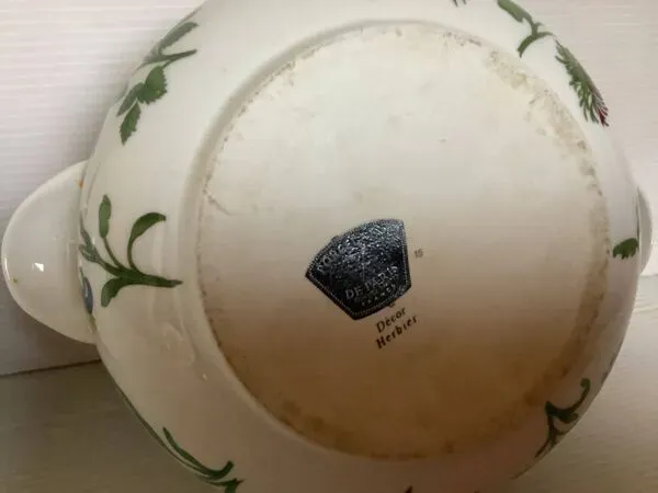 Illustration numéro 3 du produit Paire de cassolettes avec couvercles en porcelaine de Paris