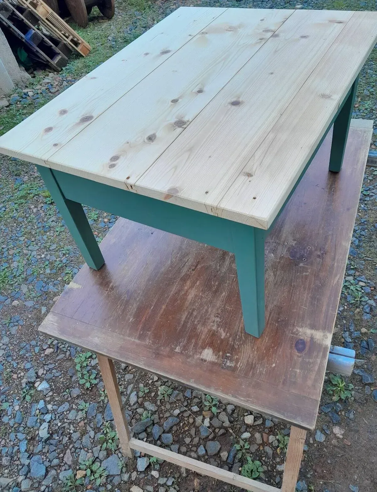 Illustration numéro 3 du produit Petite table basse coffre