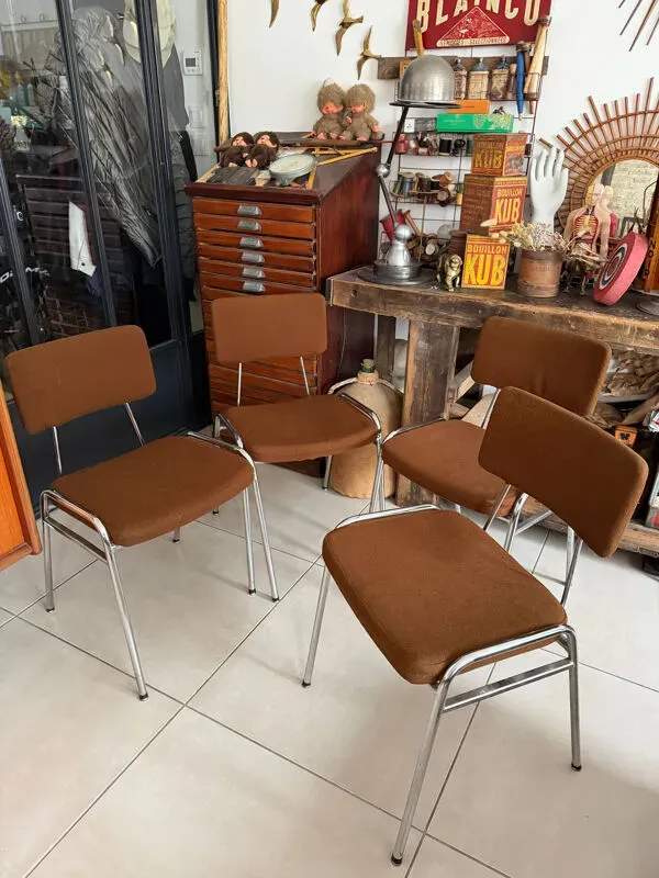Illustration numéro 3 du produit Lot de 4 chaises chromées vintage