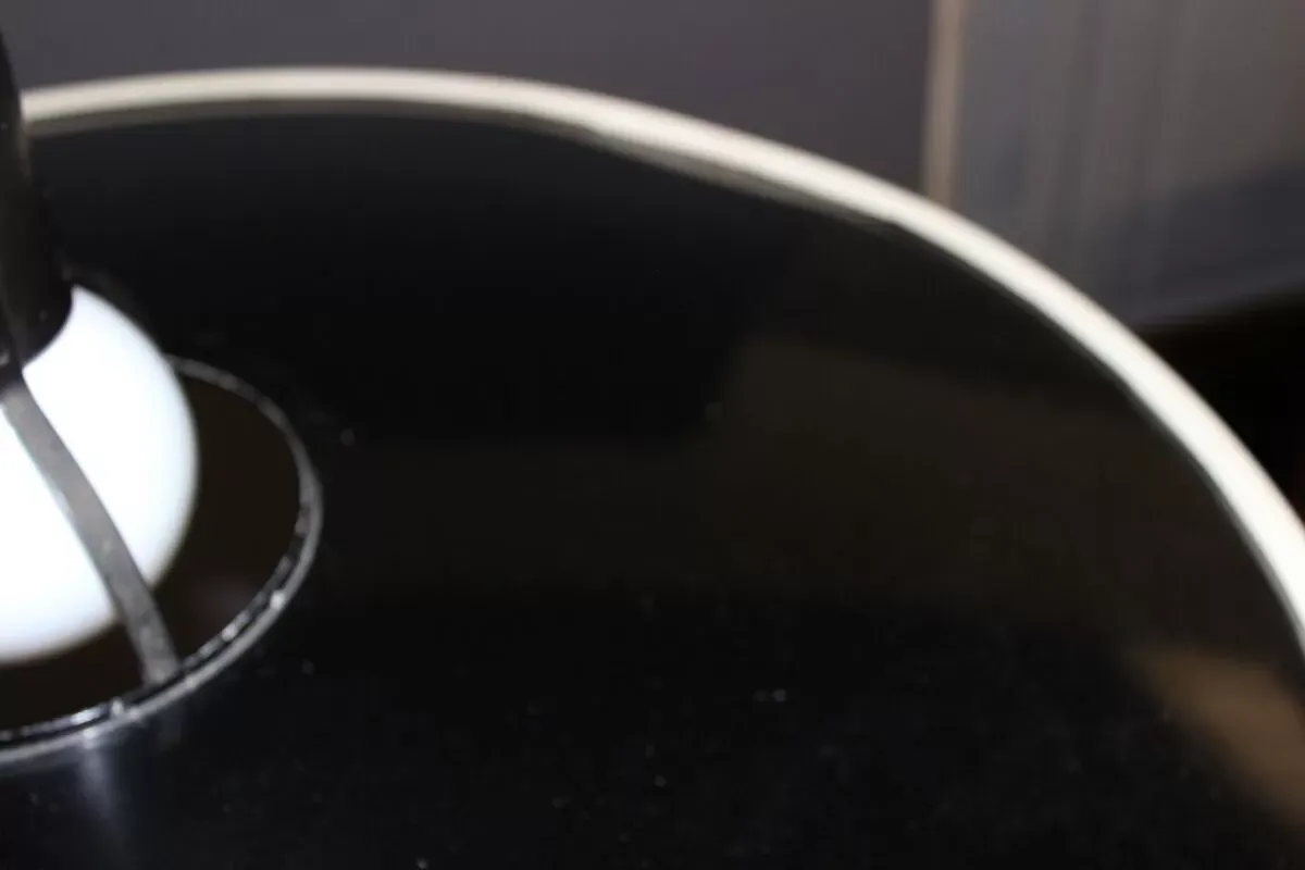 Illustration numéro 3 du produit Suspension design en tôle noir et blanc édition Fos