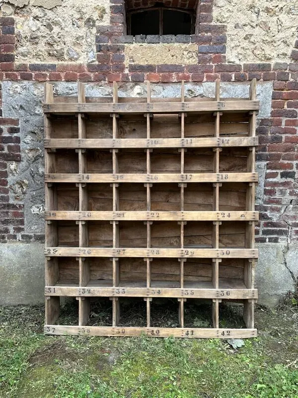 Illustration numéro 3 du produit Meuble de rangement à casiers