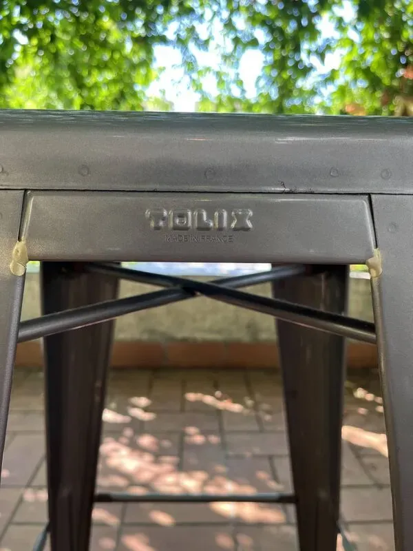 Illustration numéro 3 du produit Tabourets tolix