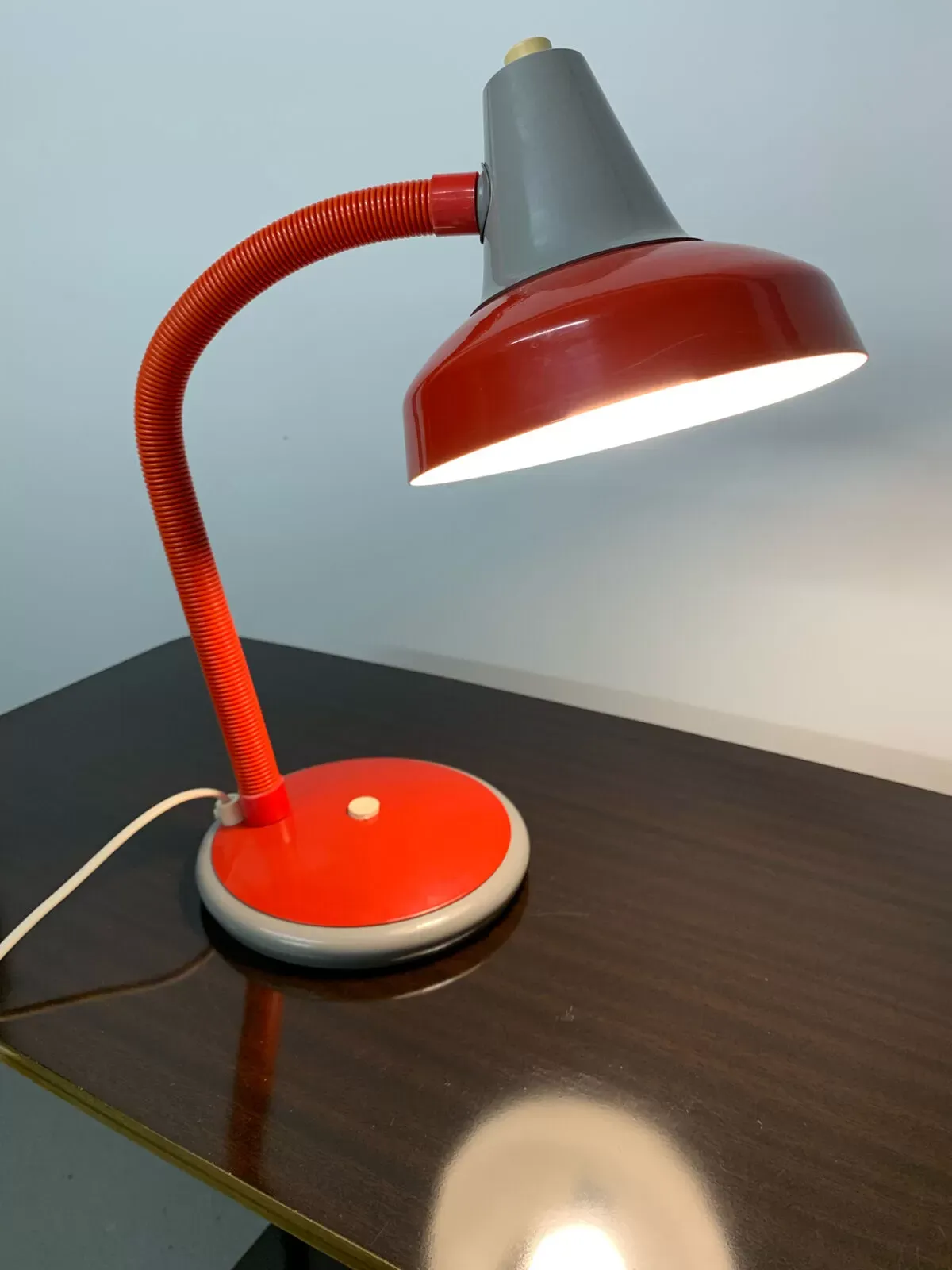 Illustration numéro 3 du produit Lampe de bureau 80’s