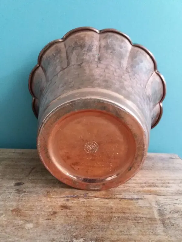 Illustration numéro 3 du produit Cache pot en cuivre martelé Lecellier Villedieux