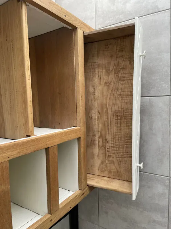 Illustration numéro 3 du produit Meuble ancien en chêne massif