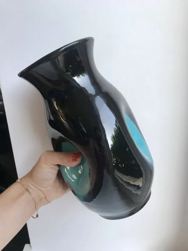 Illustration numéro 3 du produit vase design forme libre en céramique noir et bleu années 70