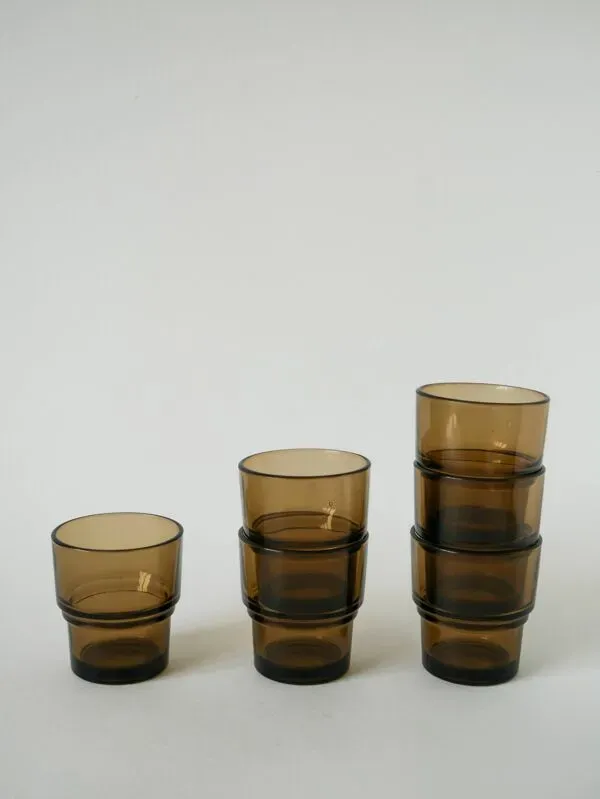 Illustration numéro 3 du produit Lot de 6 verres à eau en verre fumé, Design, 1970